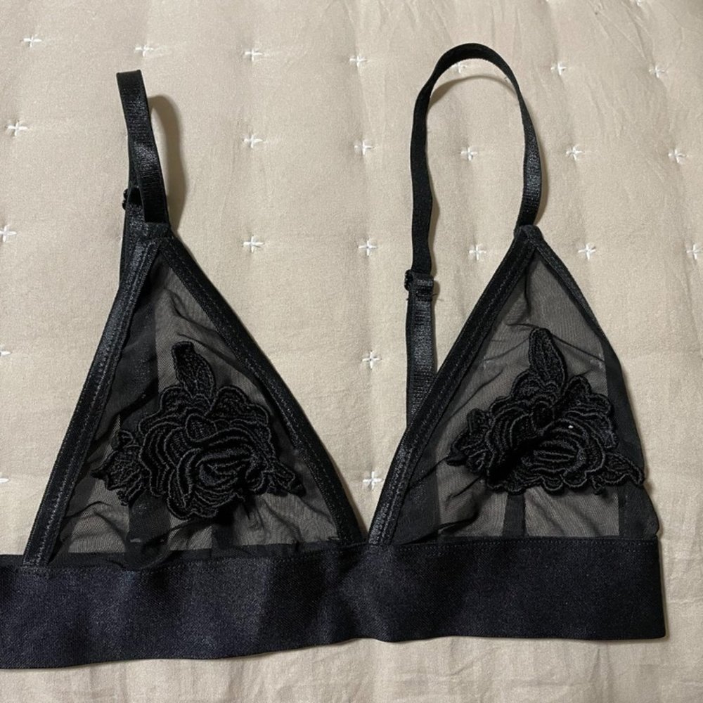 Kimchi Blue black bra - size small